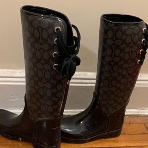 COACH SIZE 7 BLACK RAINBOOTS